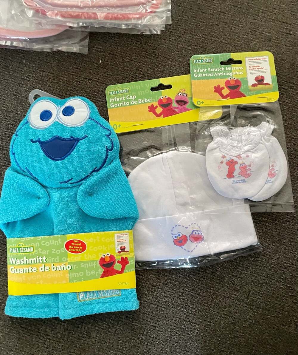 Sesame Street Plaza Sesamo Baby  12 piece Set
